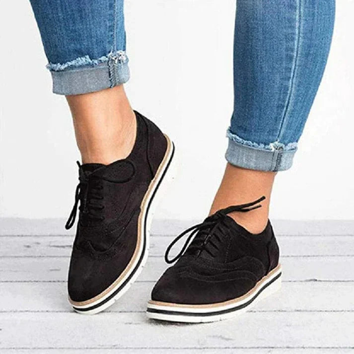 Damskie sznurowane buty z ozdobnymi wycięciami
