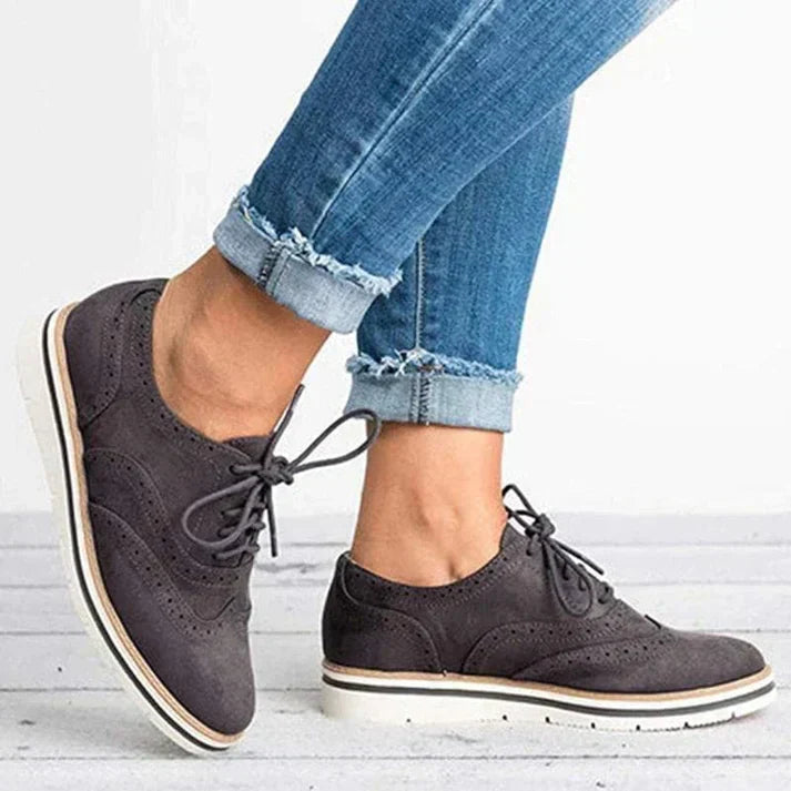 Damskie sznurowane buty z ozdobnymi wycięciami