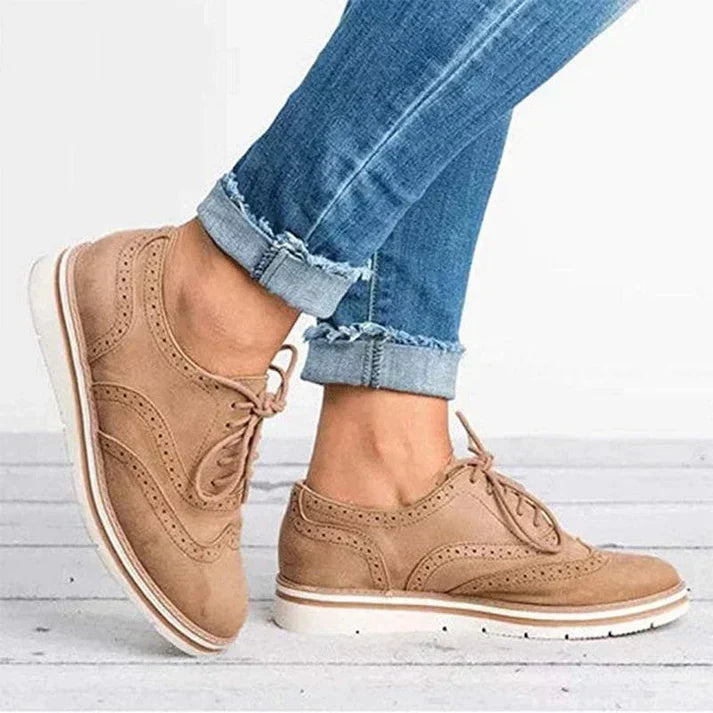Damskie sznurowane buty z ozdobnymi wycięciami