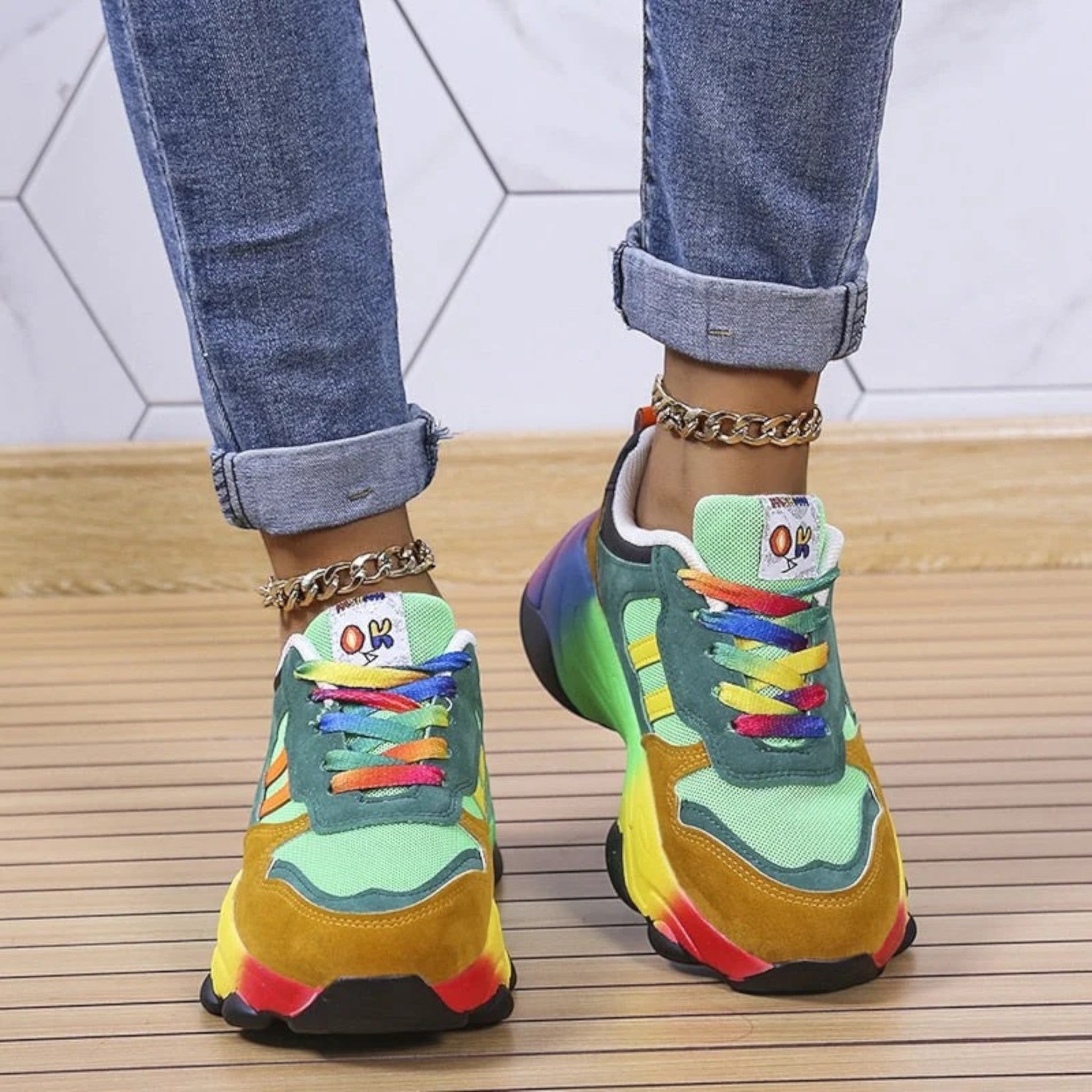 Damskie modne sneakersy na podwyższonej podeszwie