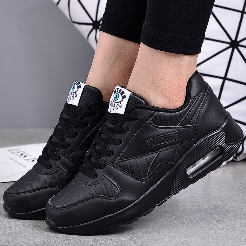 Damskie sneakersy na grubej podeszwie z ozdobnym motywem
