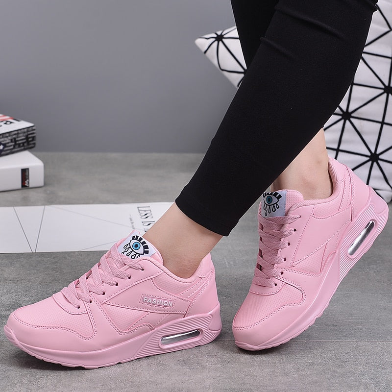 Damskie sneakersy na grubej podeszwie z ozdobnym motywem